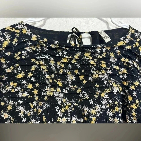 FREE PEOPLE Dessa Bodysuit in Black Ditsy Floral Combo Puff Sleeve Size XS - Picture 4 of 9